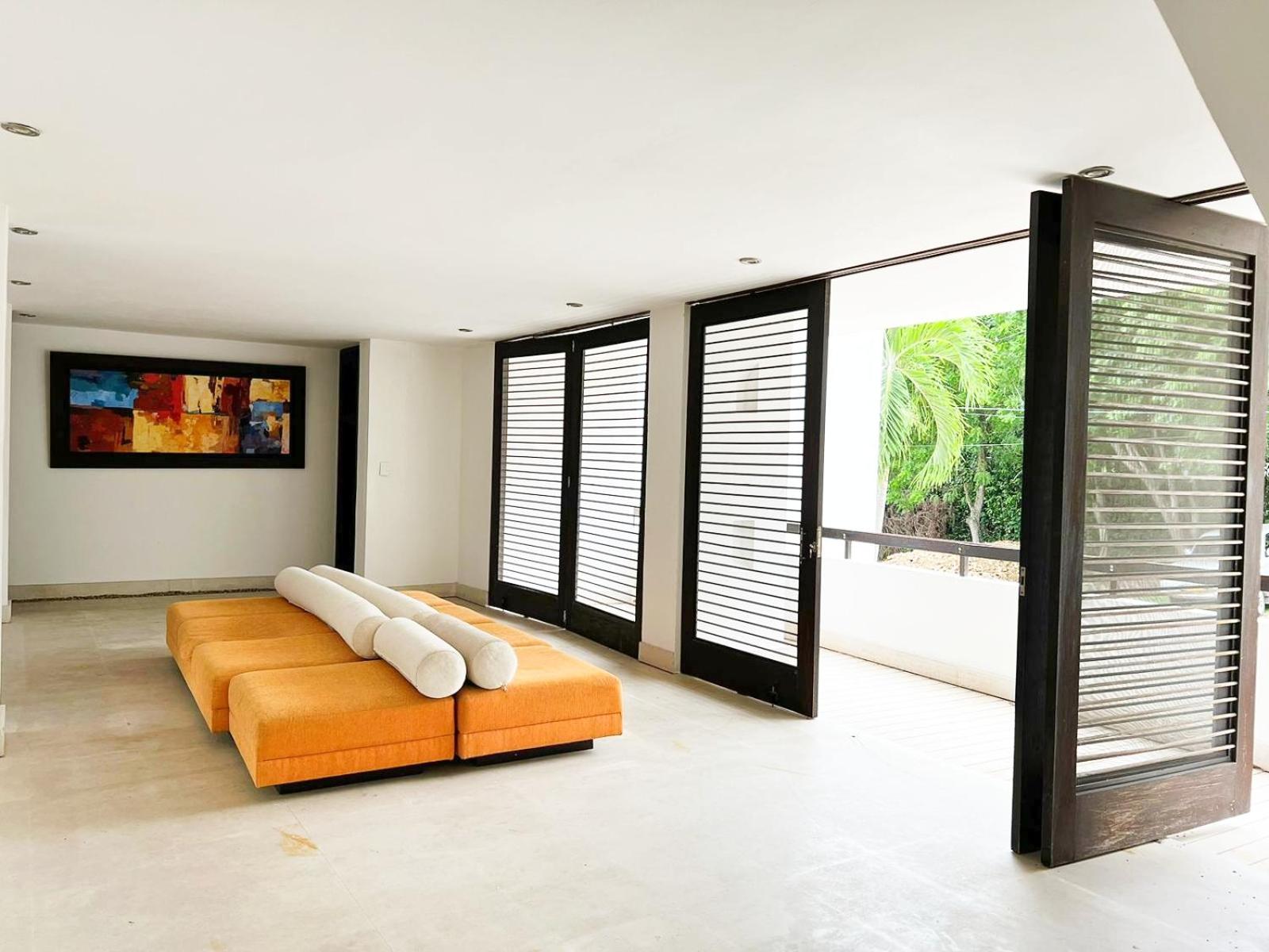 Casa con piscina en condominio Campestre el Peñon