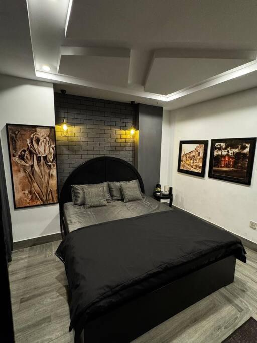 One Bed Apartment with a top floor view