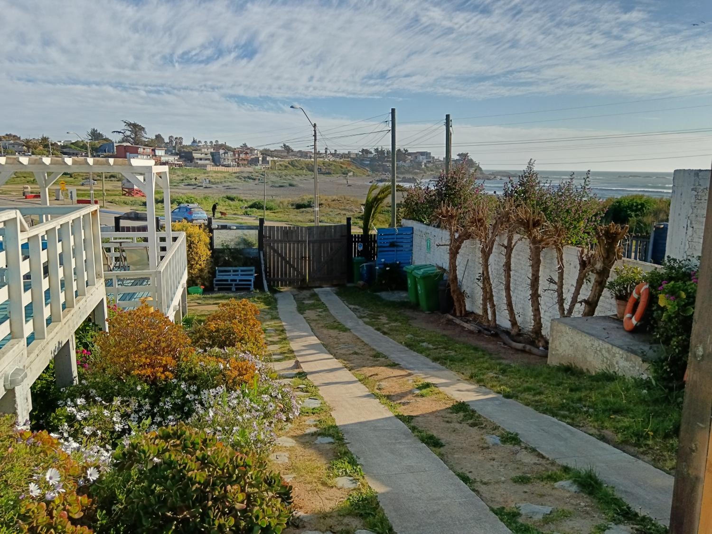 Pichilemuhostel SurfersView