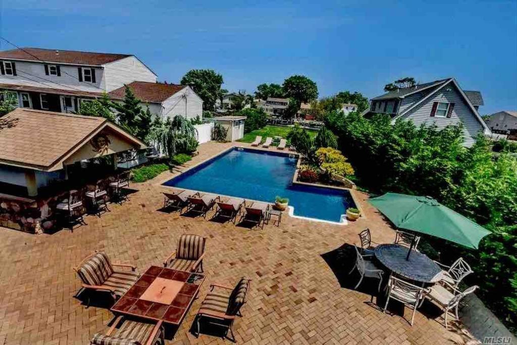 Waterfront Paradise on Long Island - Property Image 1
