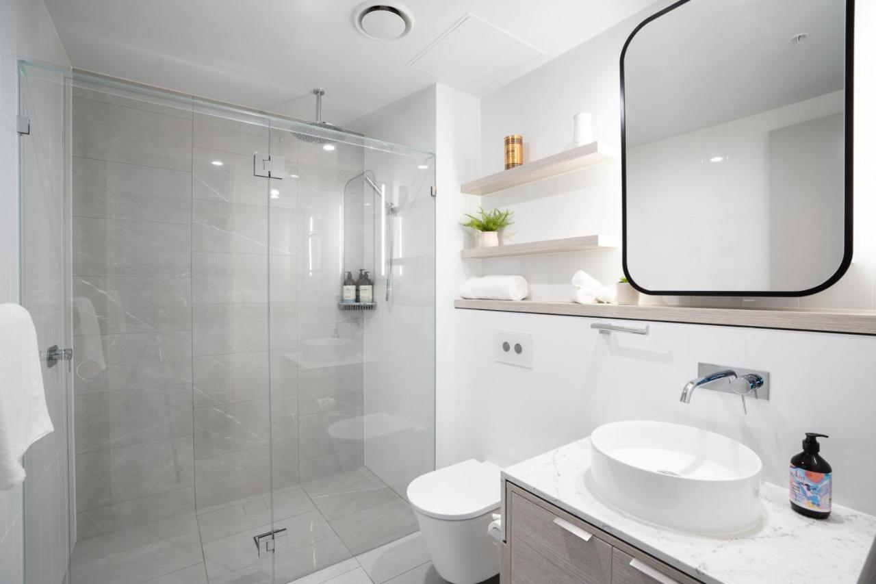 New Beachfront Sky Suite Surfers