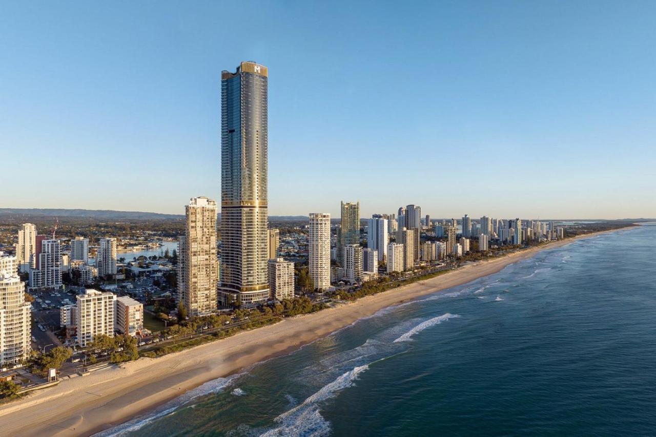 New Beachfront Sky Suite Surfers