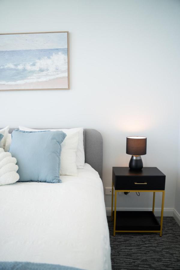 New Beachfront Sky Suite Surfers