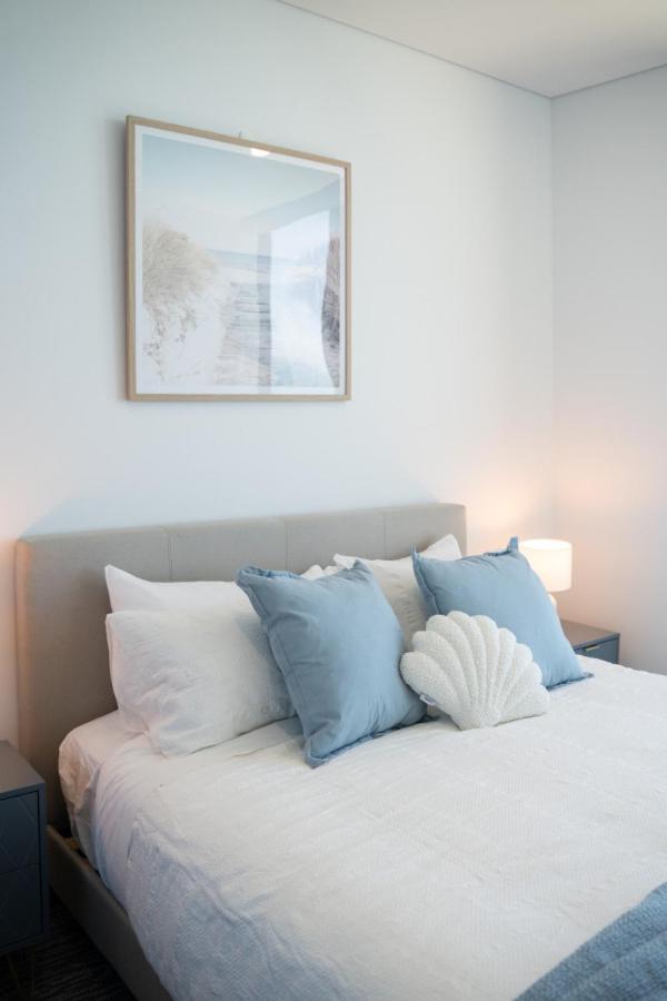 New Beachfront Sky Suite Surfers