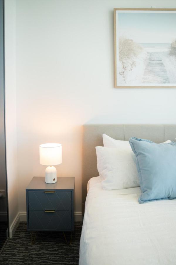 New Beachfront Sky Suite Surfers