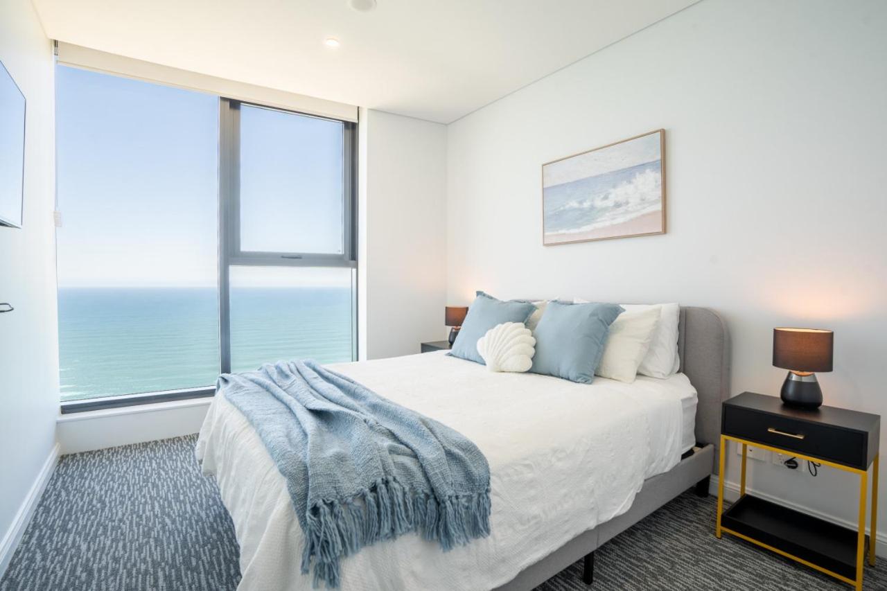 New Beachfront Sky Suite Surfers