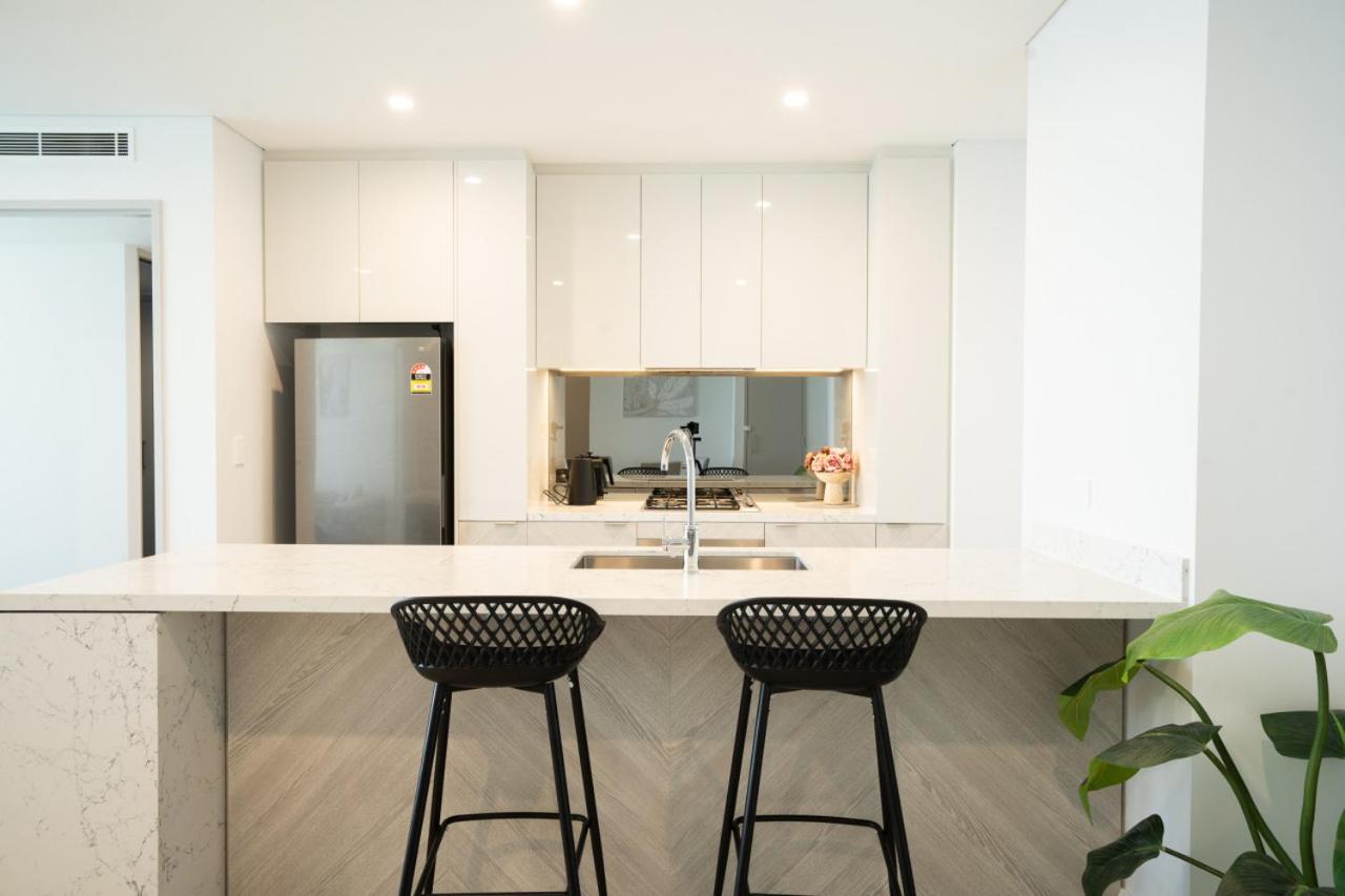 New Beachfront Sky Suite Surfers