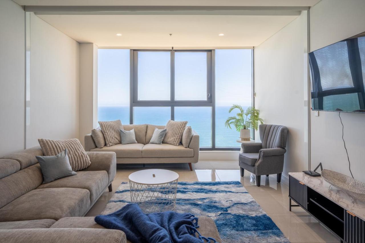 New Beachfront Sky Suite Surfers