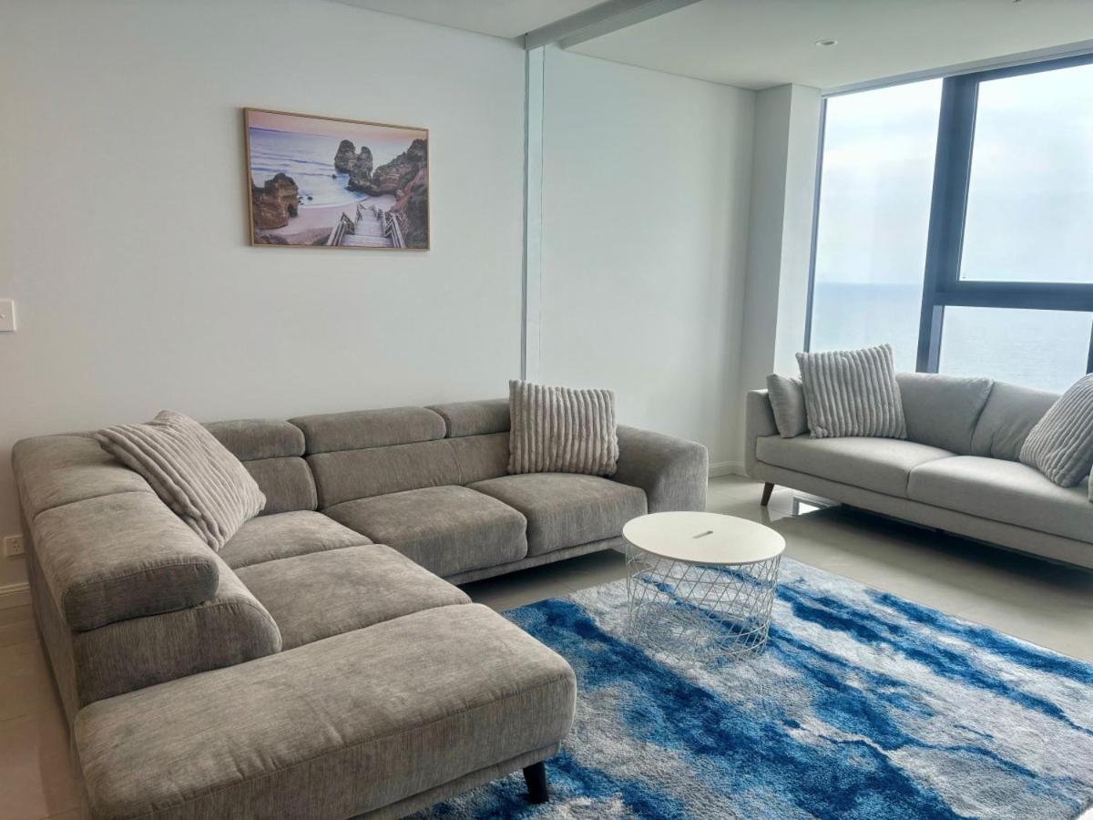 New Beachfront Sky Suite Surfers