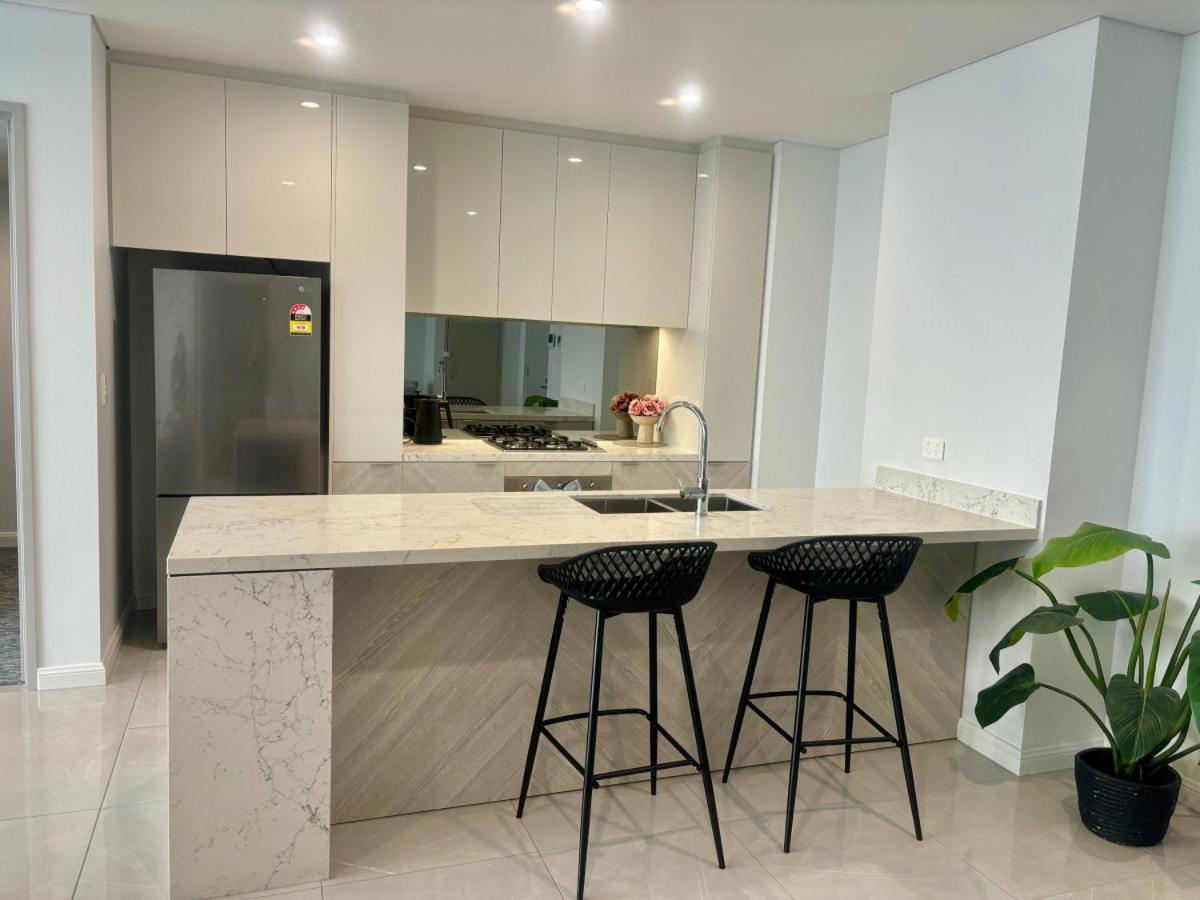 New Beachfront Sky Suite Surfers