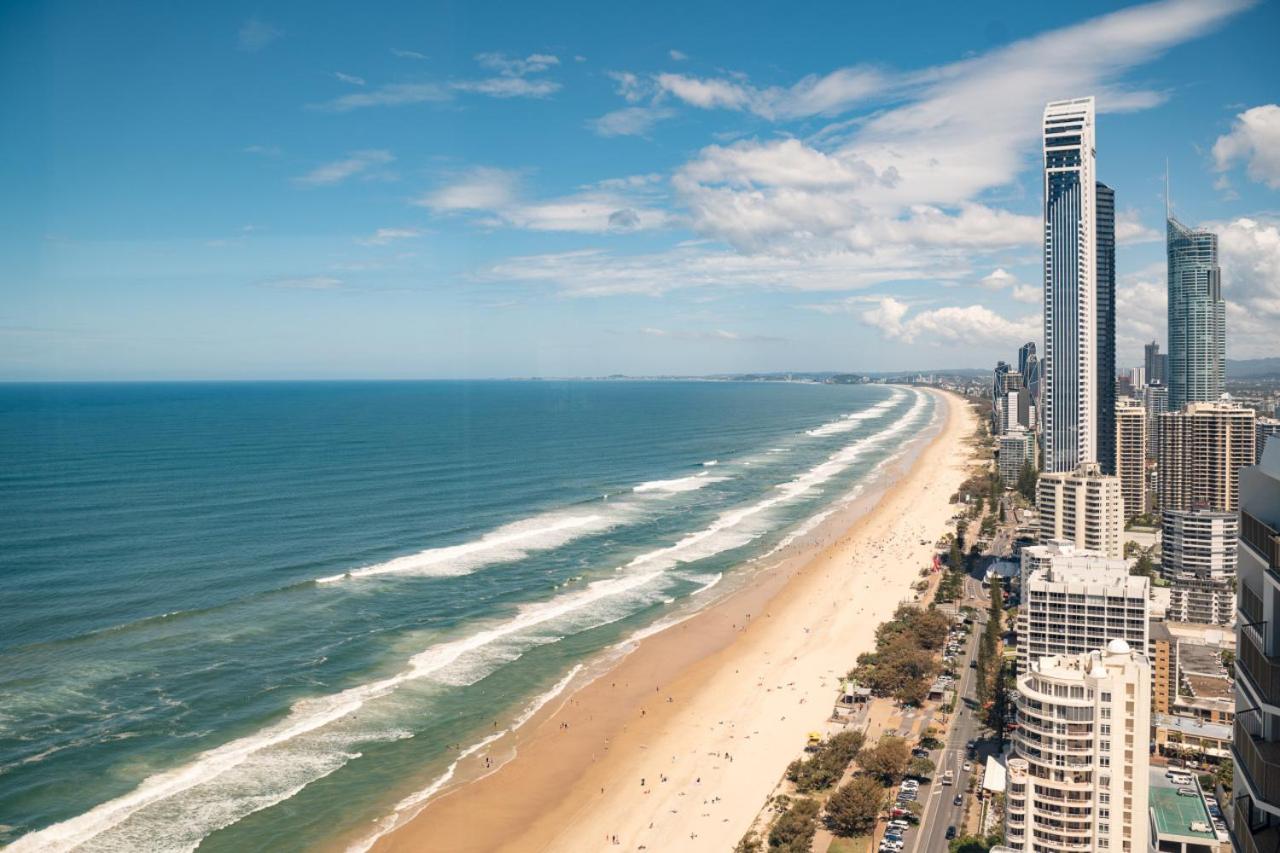 New Beachfront Sky Suite Surfers