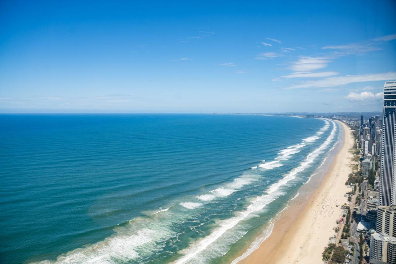 New Beachfront Sky Suite Surfers