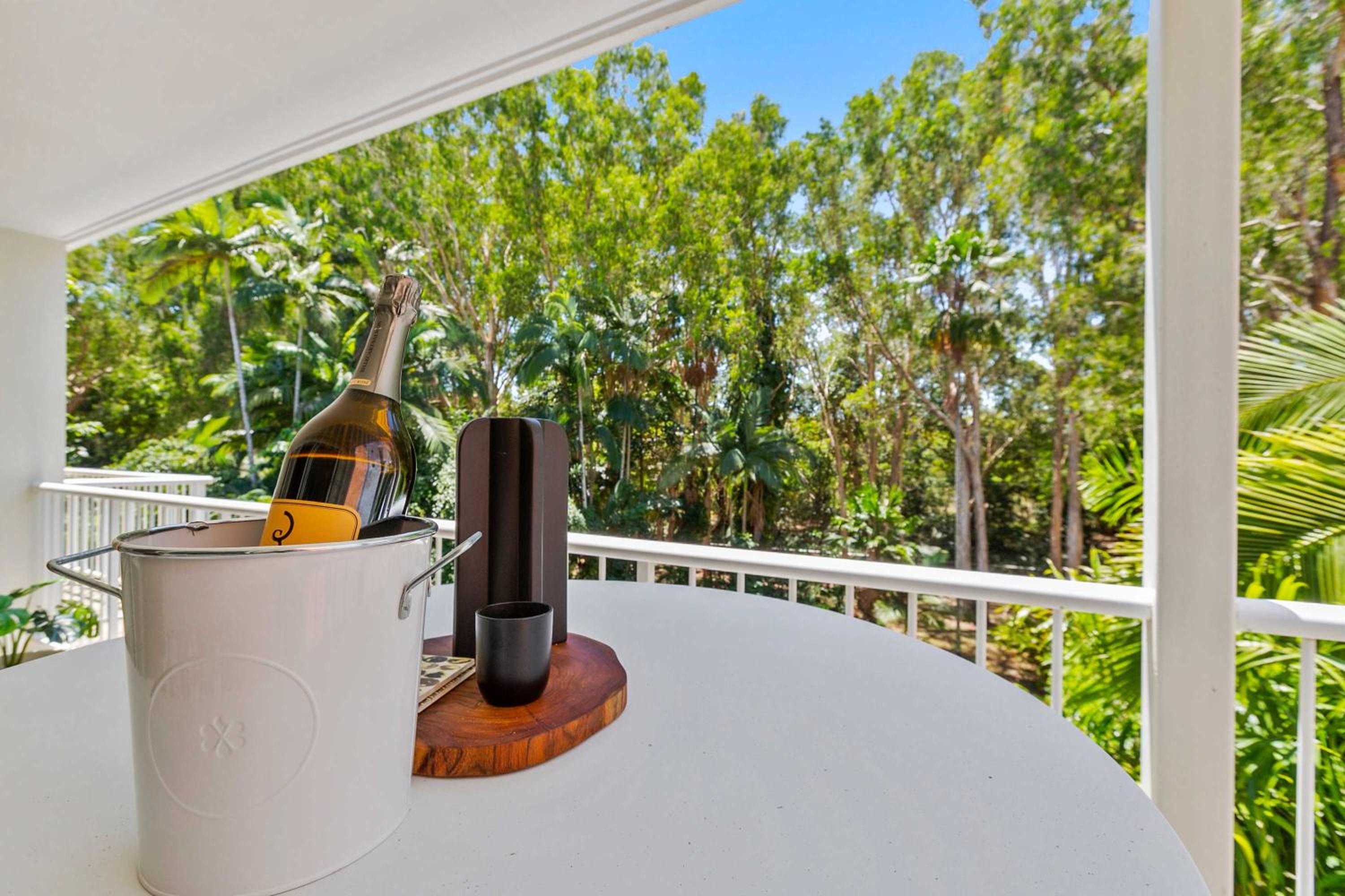 Melaleuca Hideaway - Beach Pool free parking