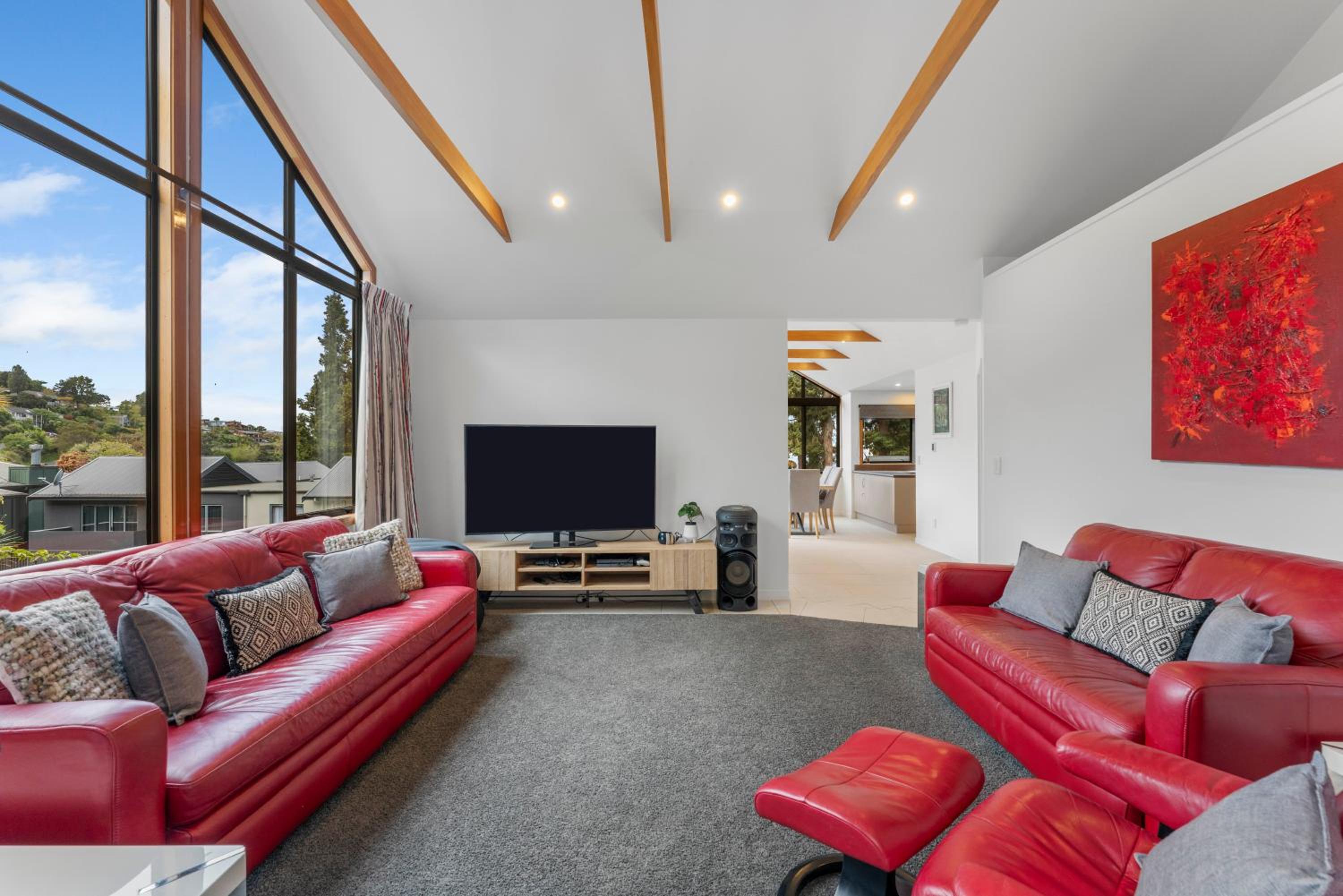 Ridgeview Retreat - Taupo Holiday Home