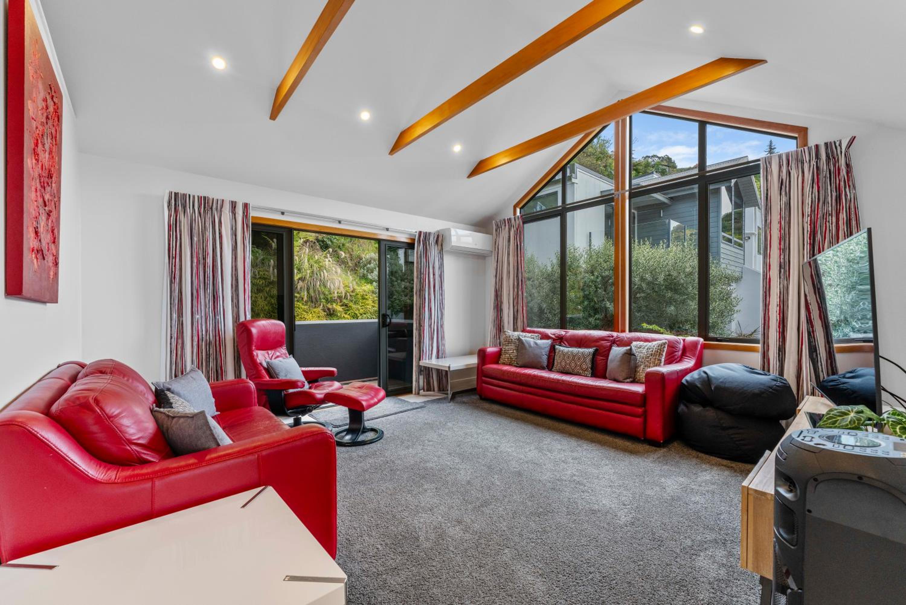 Ridgeview Retreat - Taupo Holiday Home