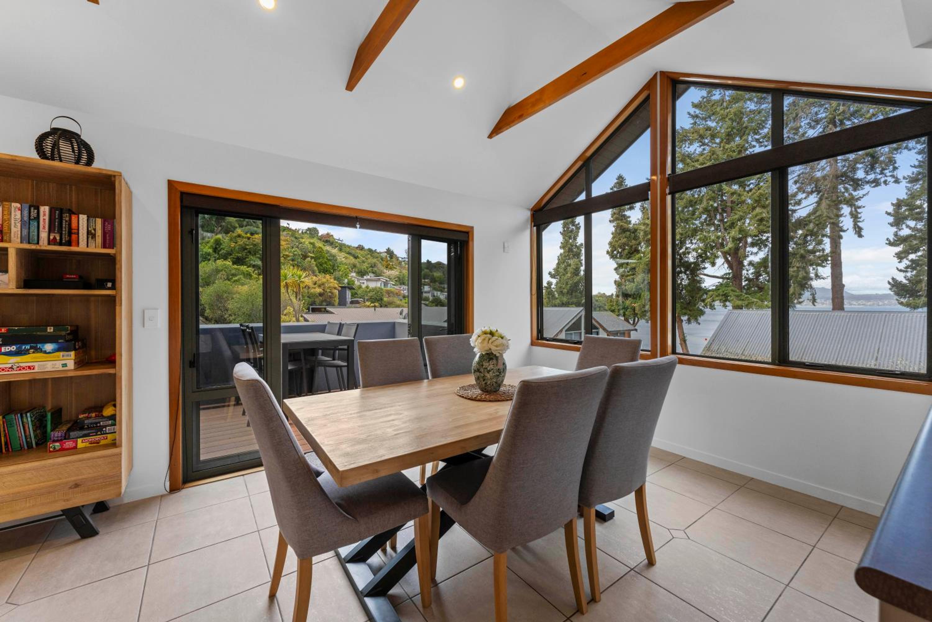 Ridgeview Retreat - Taupo Holiday Home