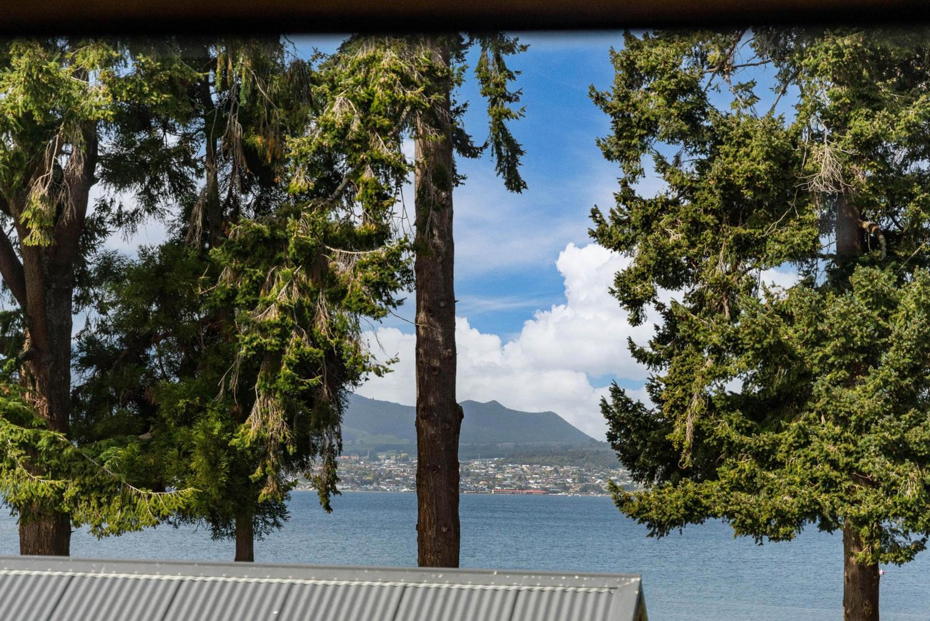 Ridgeview Retreat - Taupo Holiday Home