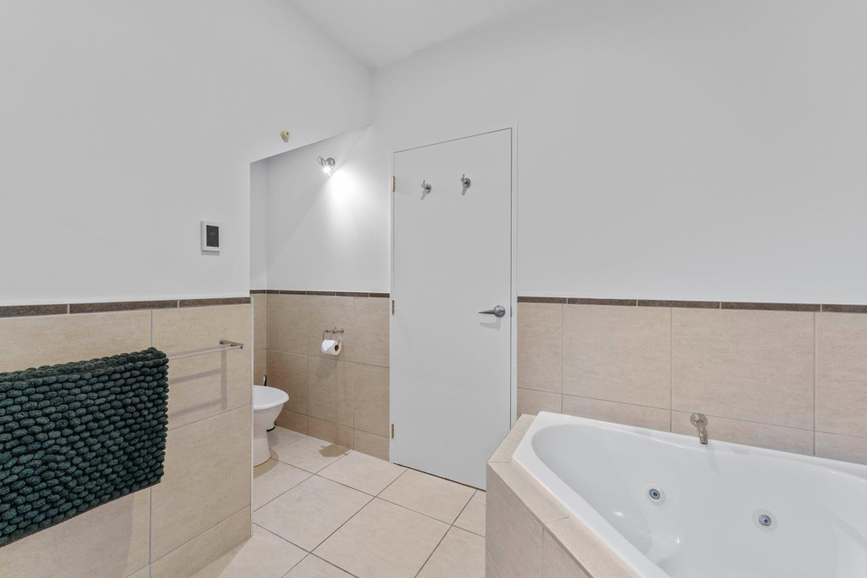 Ridgeview Retreat - Taupo Holiday Home