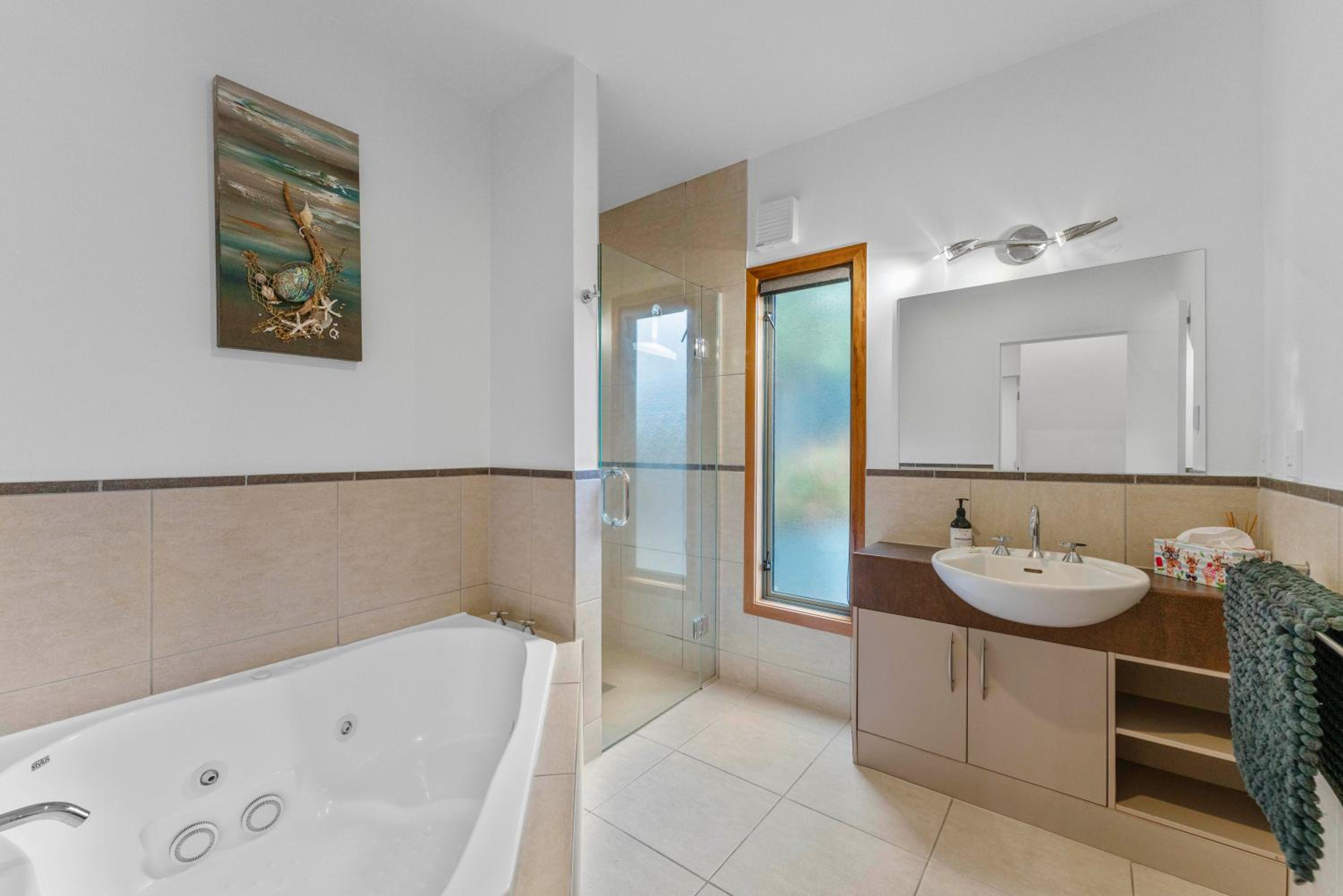 Ridgeview Retreat - Taupo Holiday Home