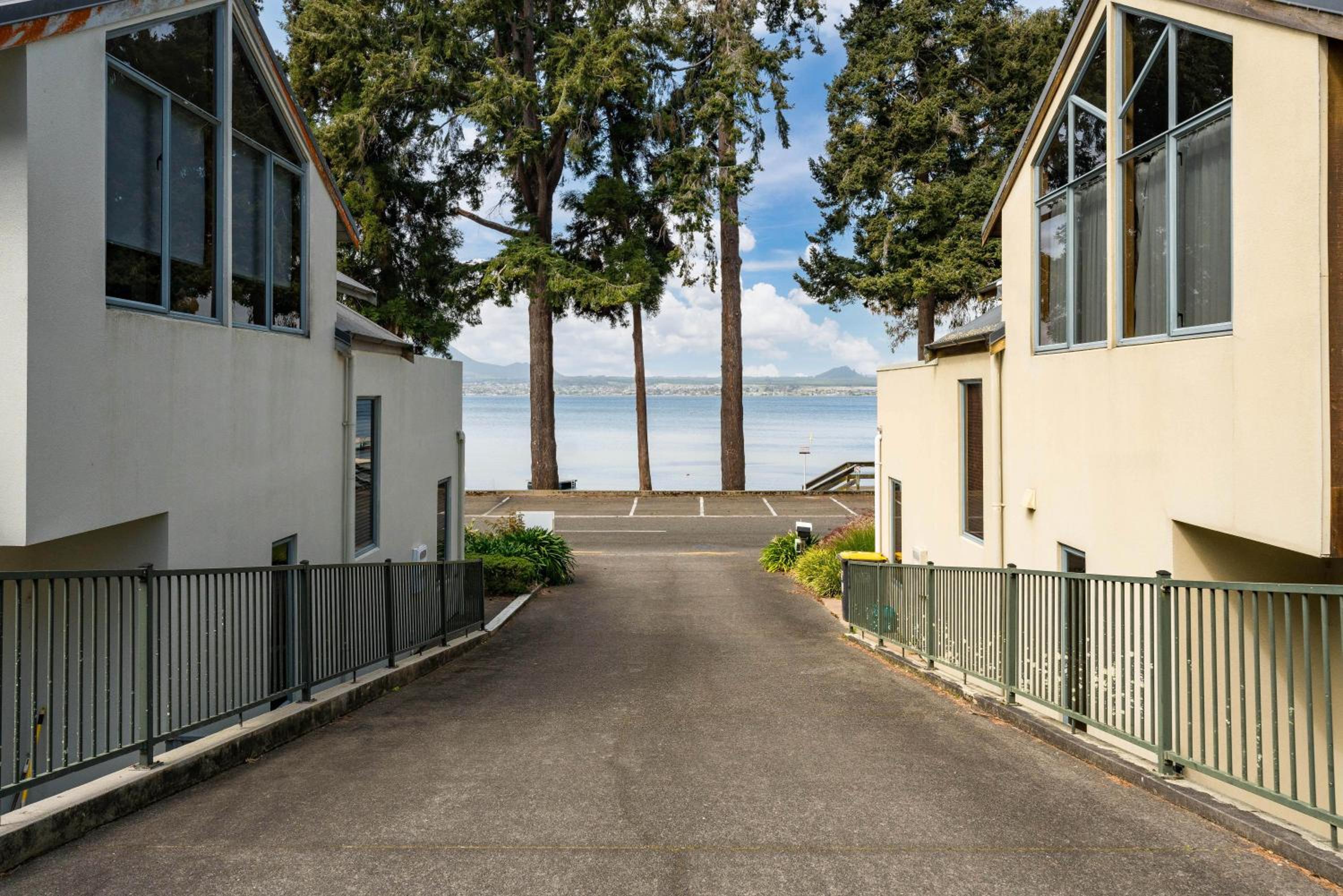 Ridgeview Retreat - Taupo Holiday Home