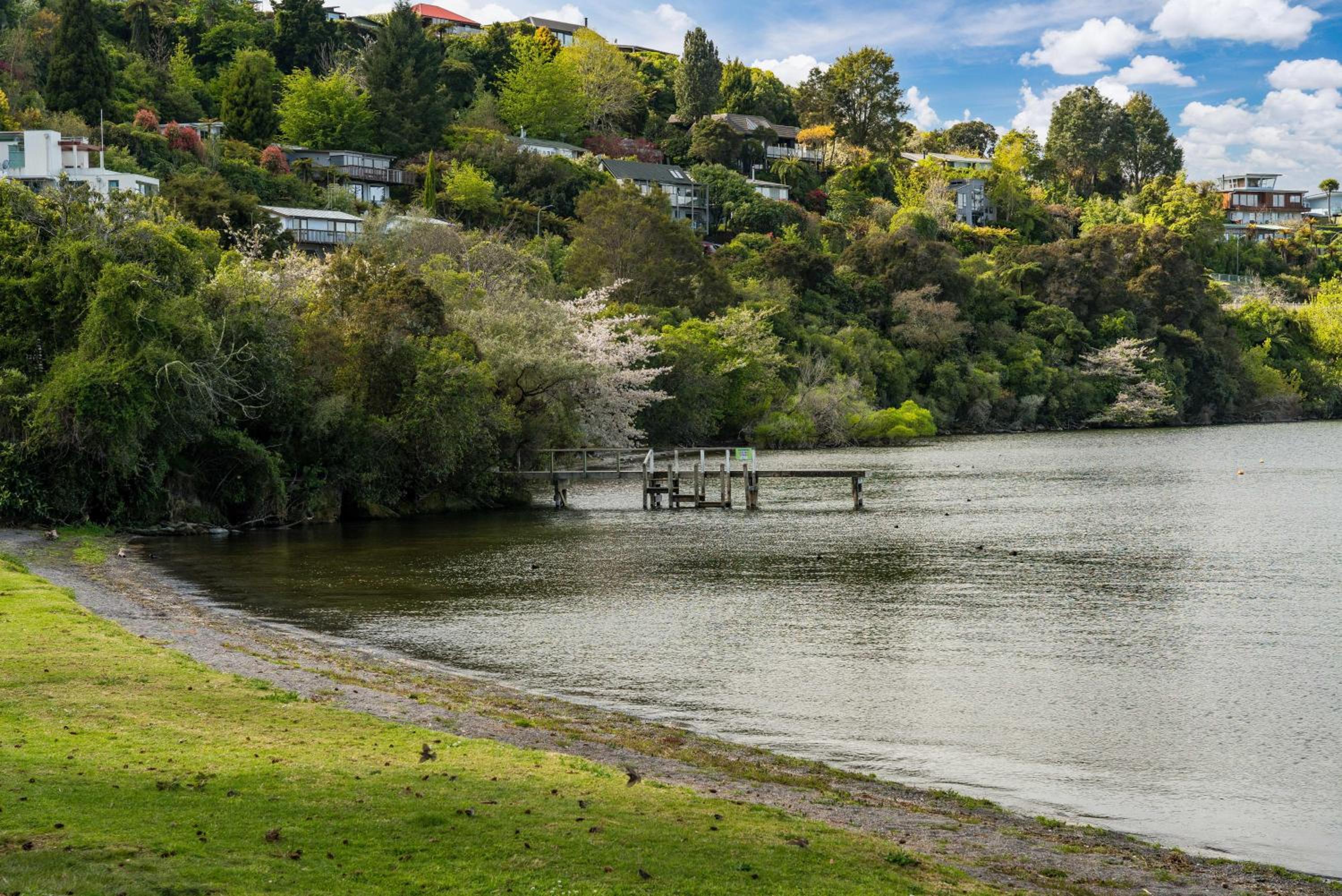 Ridgeview Retreat - Taupo Holiday Home