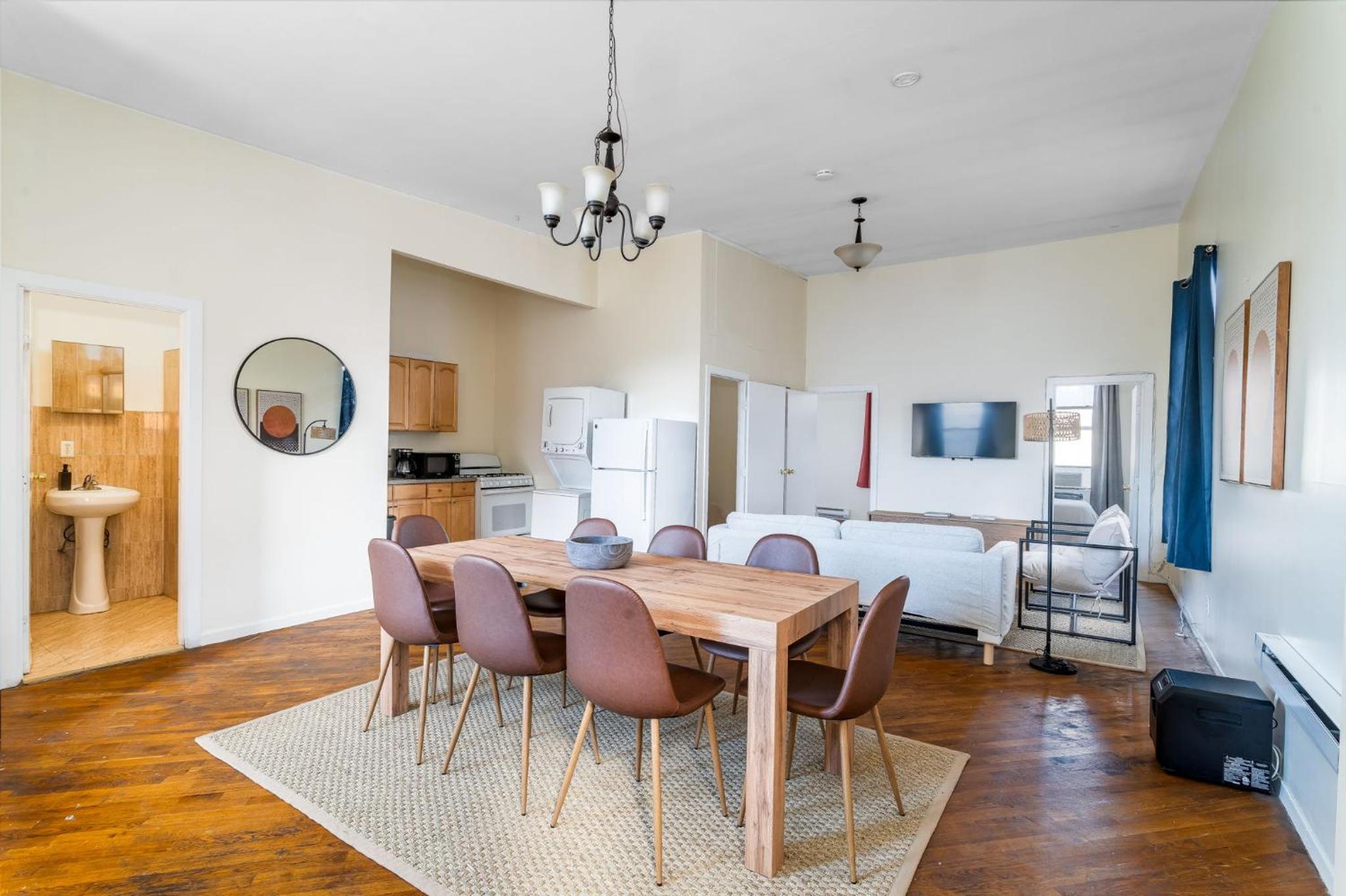 Cozy 3BR 2BA Apt in East Harlem!