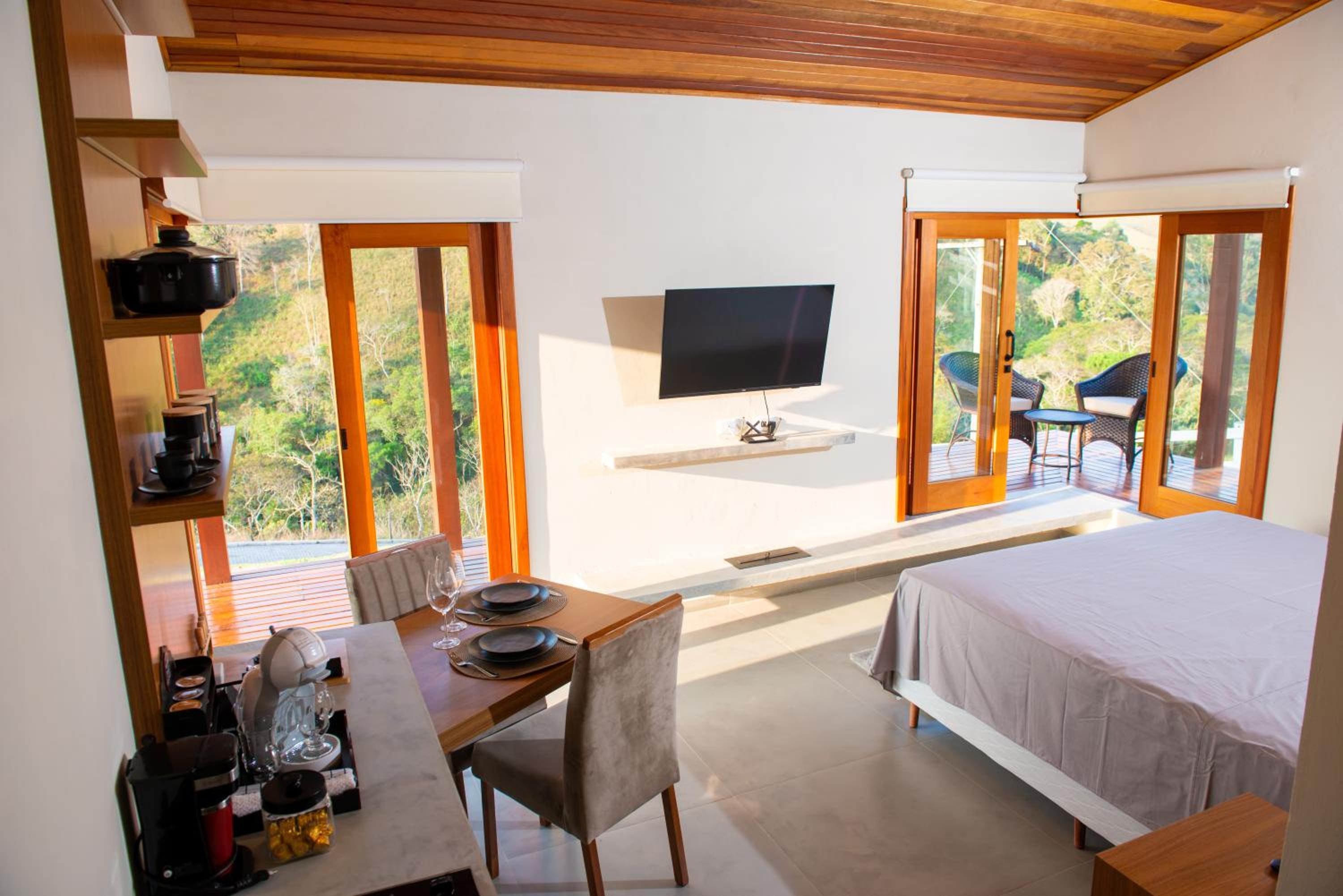 Cabana com Banheira e Vista de Montanhas em Cunha