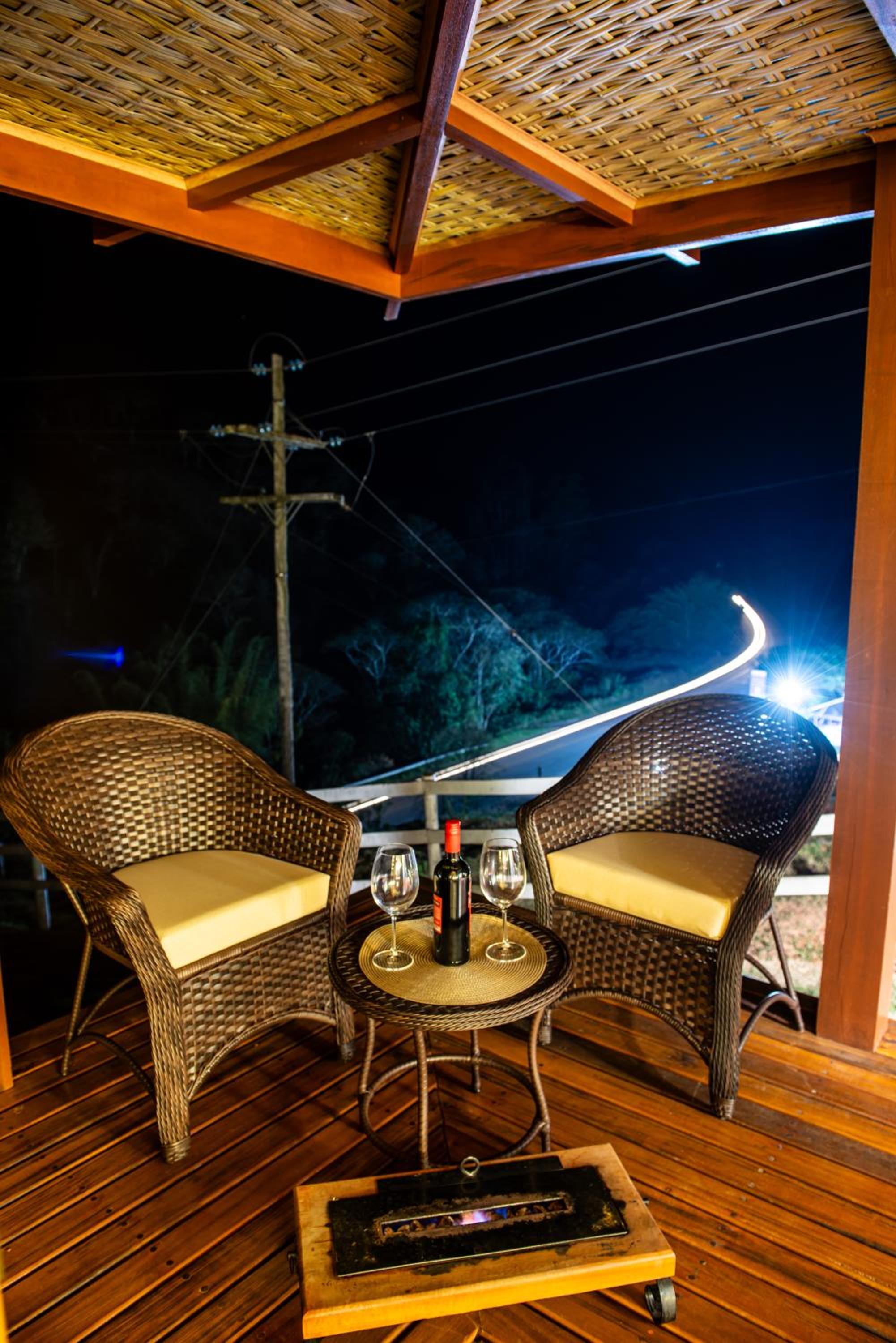 Cabana com Banheira e Vista de Montanhas em Cunha
