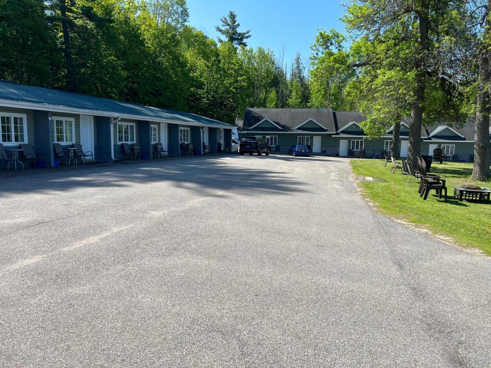 The Ash Grove Inn
