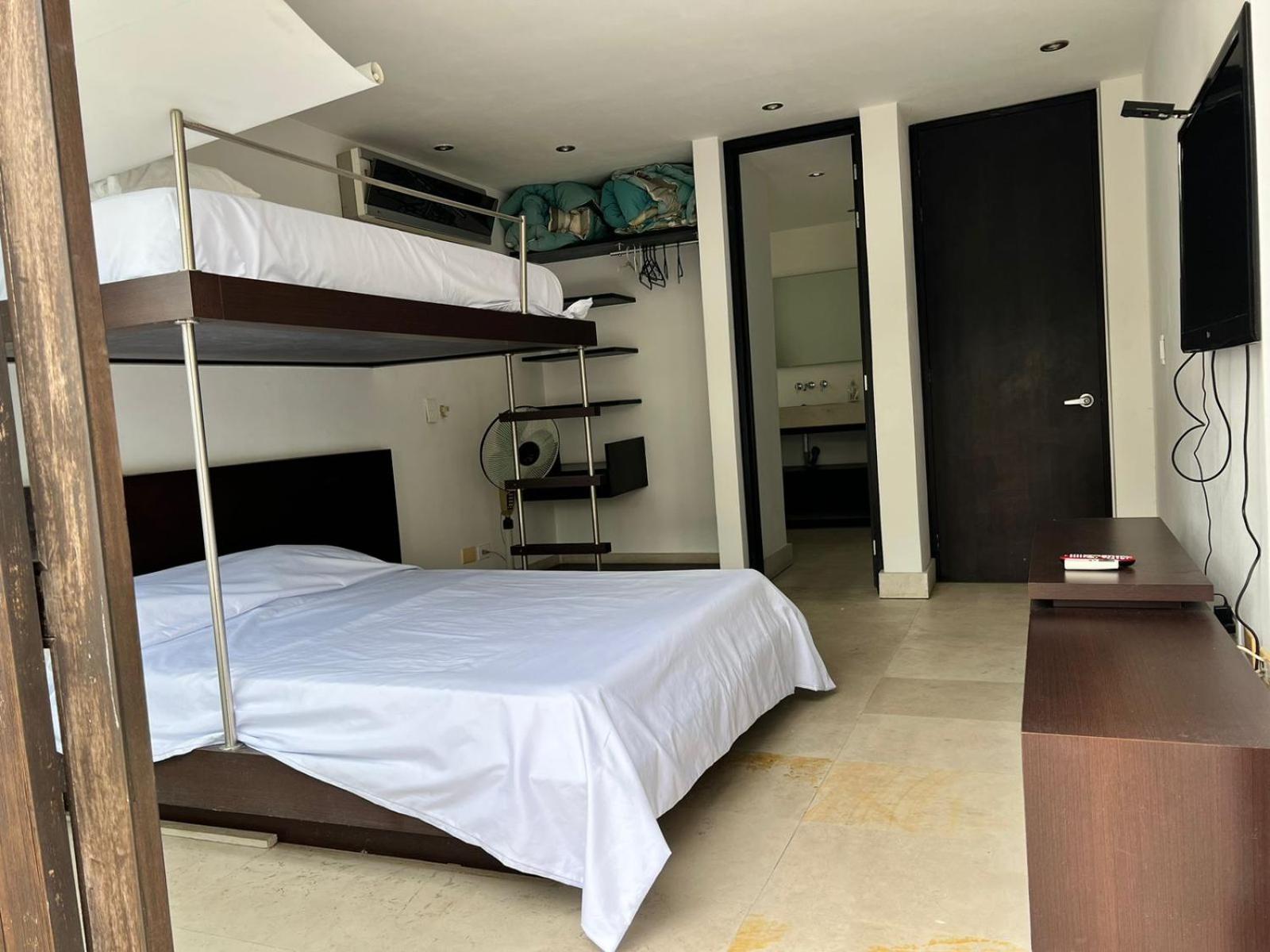 Casa con piscina en condominio Campestre el Peñon