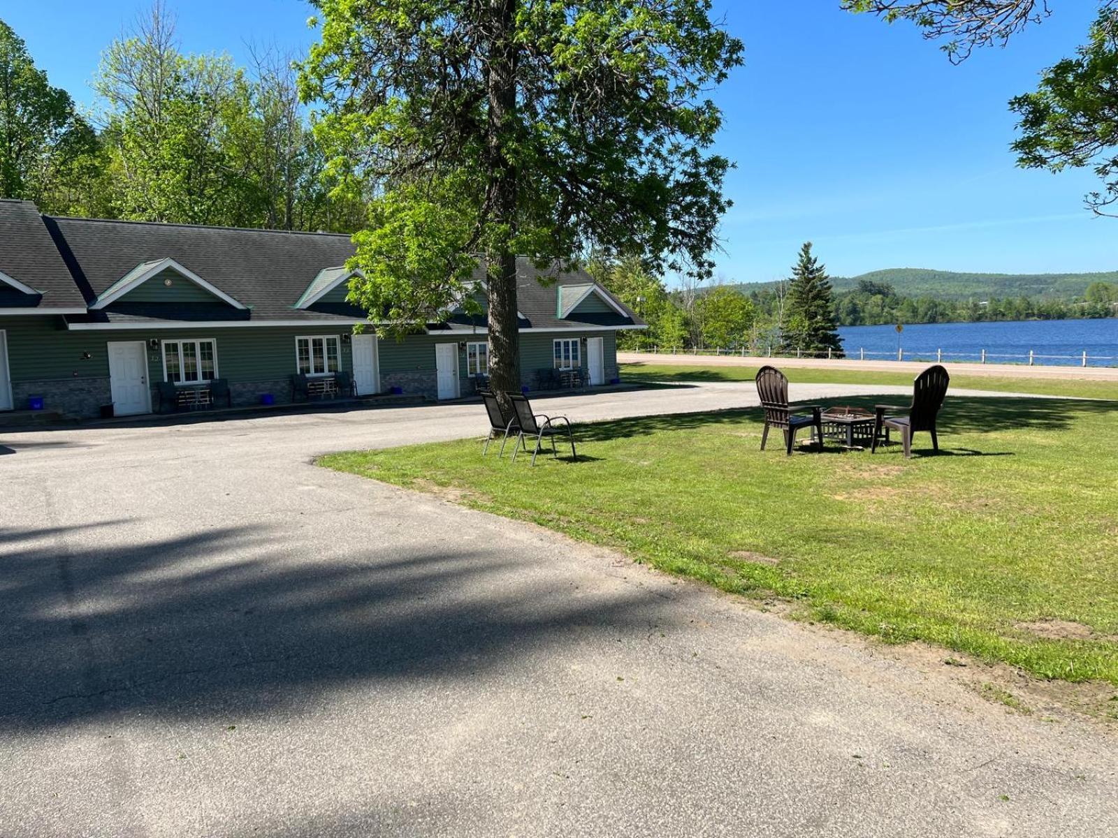 The Ash Grove Inn