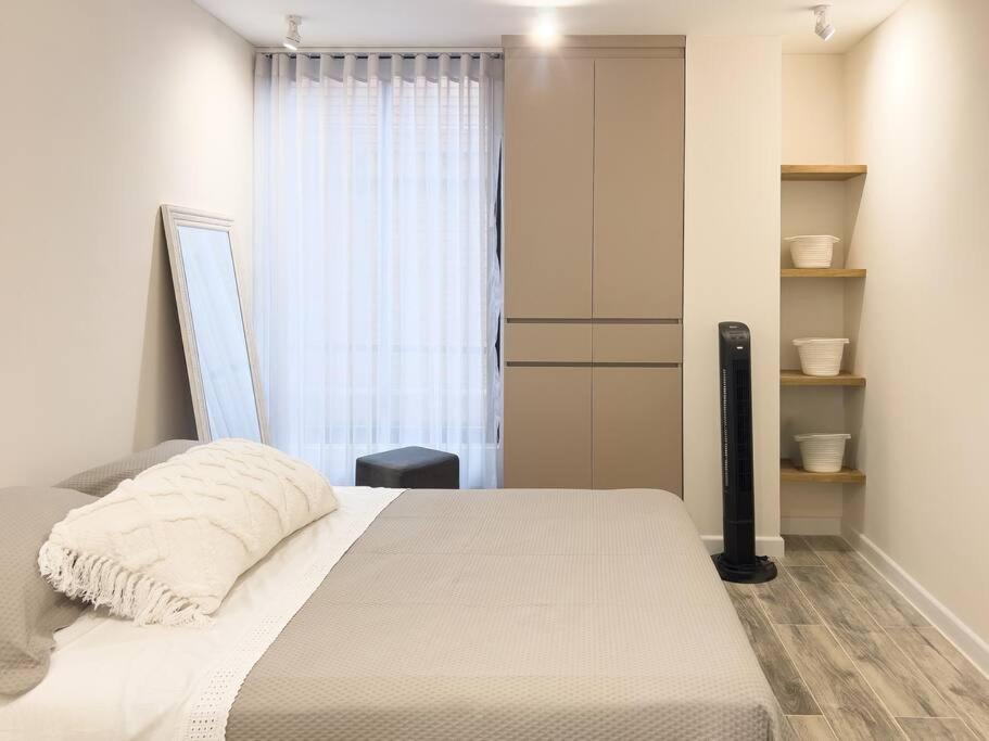 Cozy Apartment in Vibrant and Trendy Manila