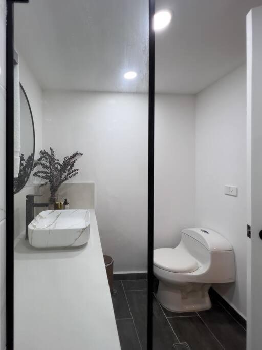 Cozy Apartment in Vibrant and Trendy Manila