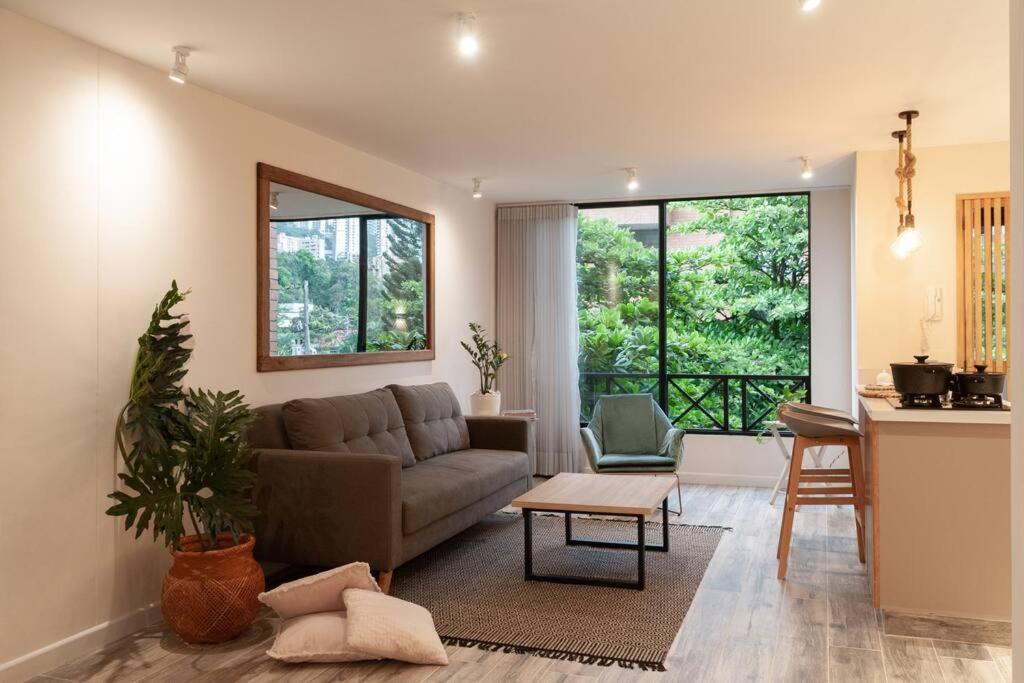 Cozy Apartment in Vibrant and Trendy Manila