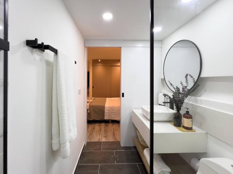 Cozy Apartment in Vibrant and Trendy Manila