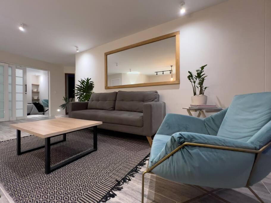 Cozy Apartment in Vibrant and Trendy Manila