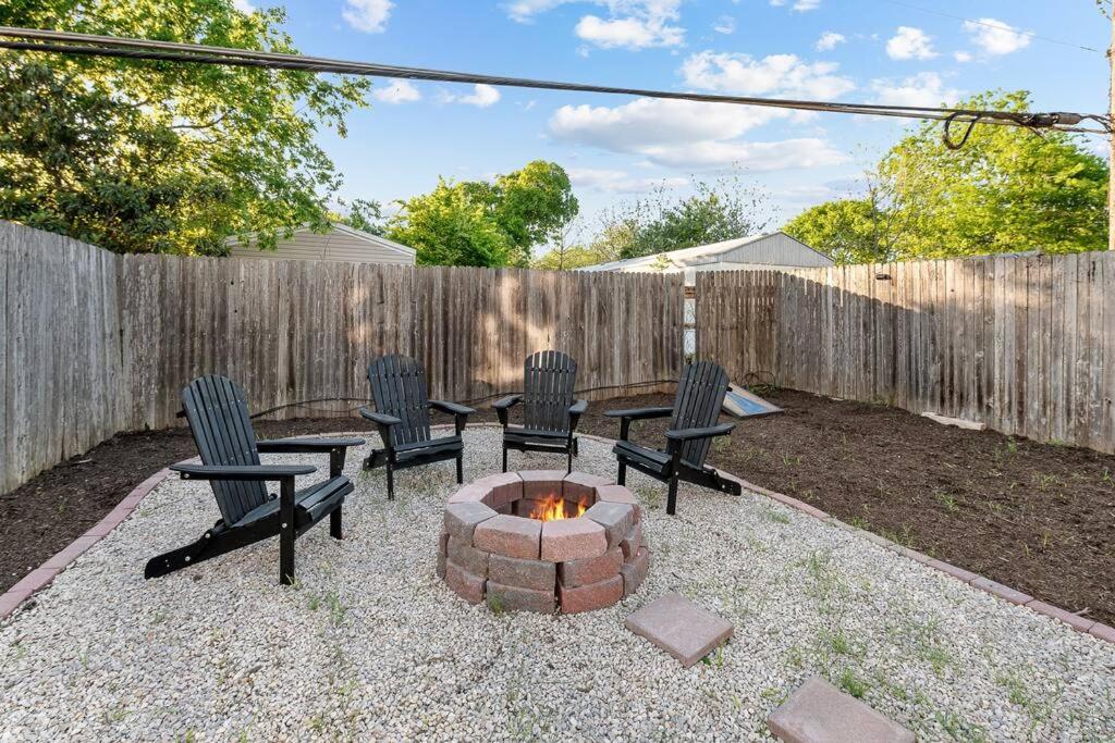 Beautiful Space - Nice yard - 10 min from DT view 2