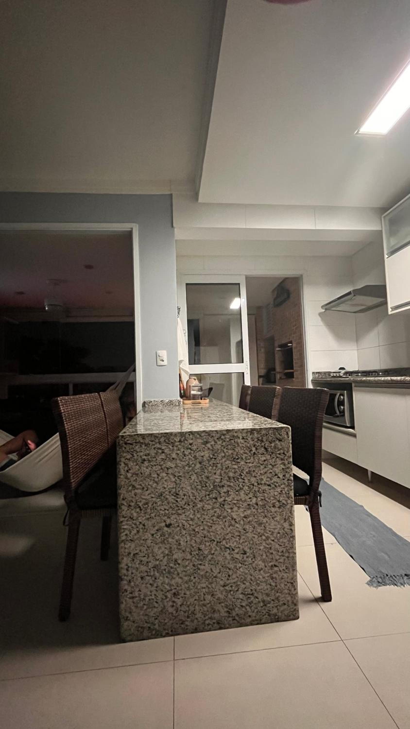 Apartamento 311, amplo com sacada e churrasqueira em Guaruja