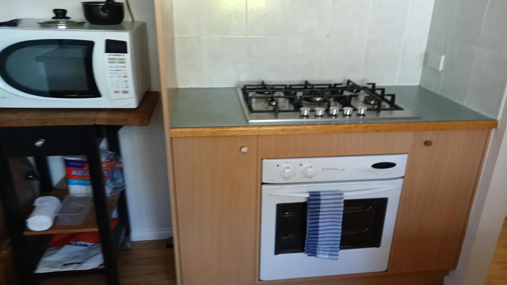 5 BR House-WIFI TV Kitchen Dining Living Laundry Backyard Free Parking