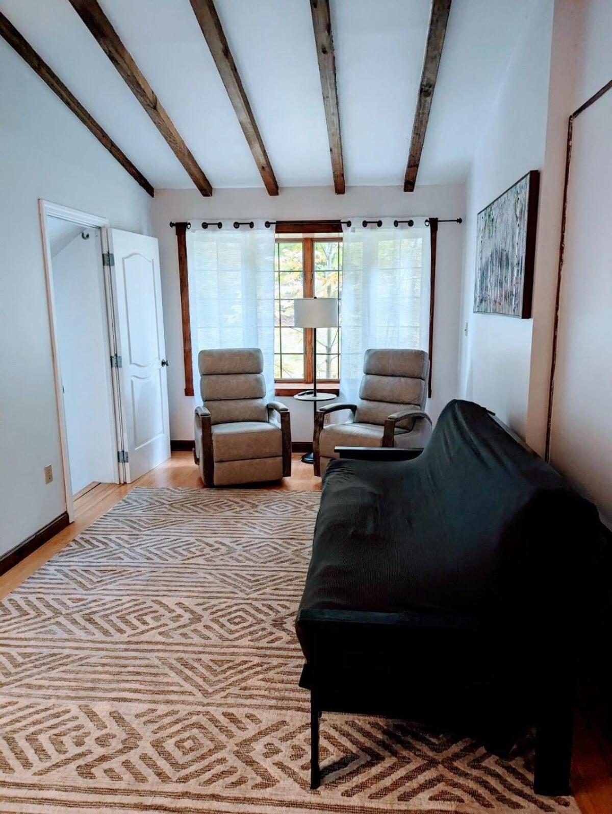Boston Vacations - Spacious Two Bedroom Apartment - Property Image 3