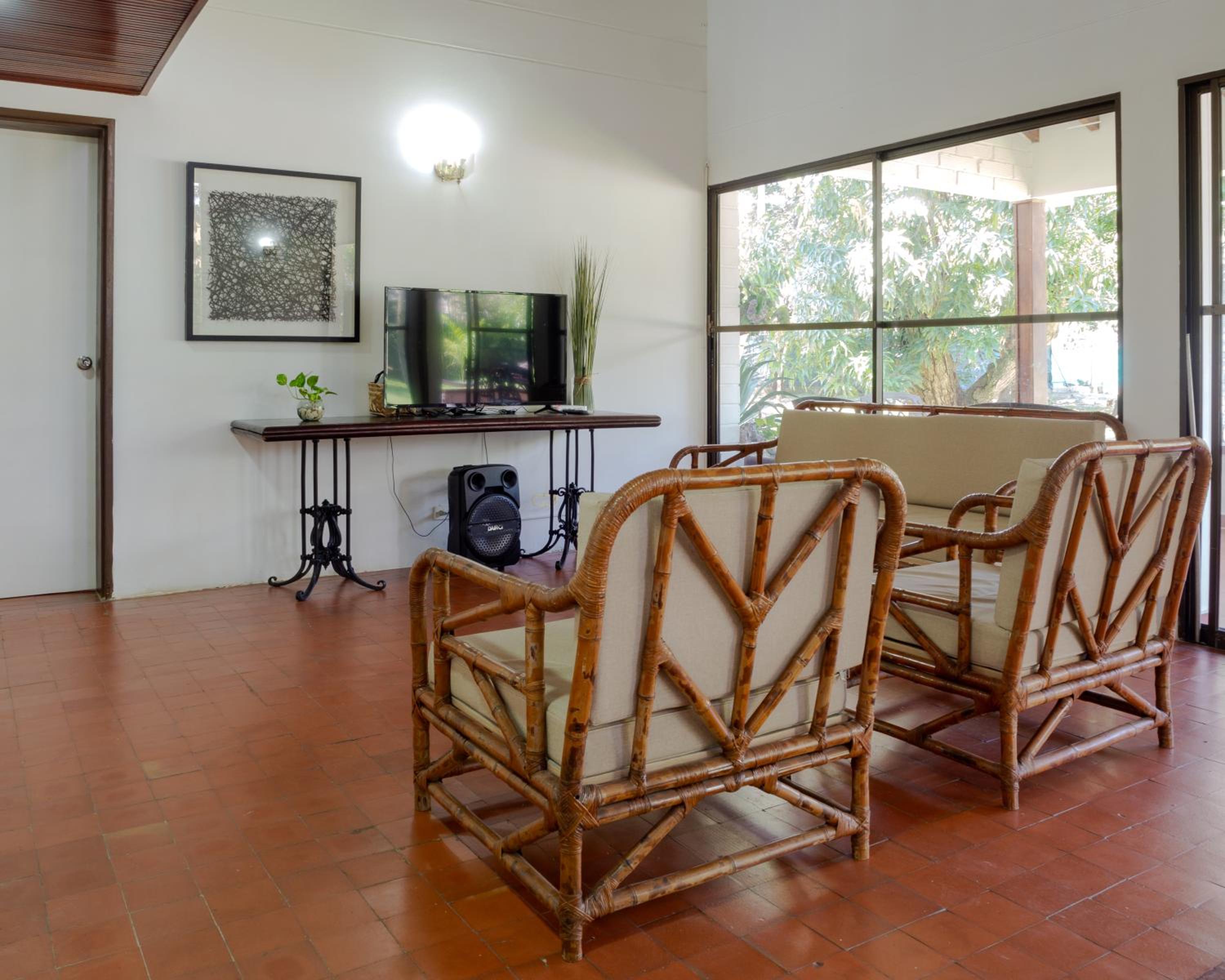 Santa Ana Colonial
