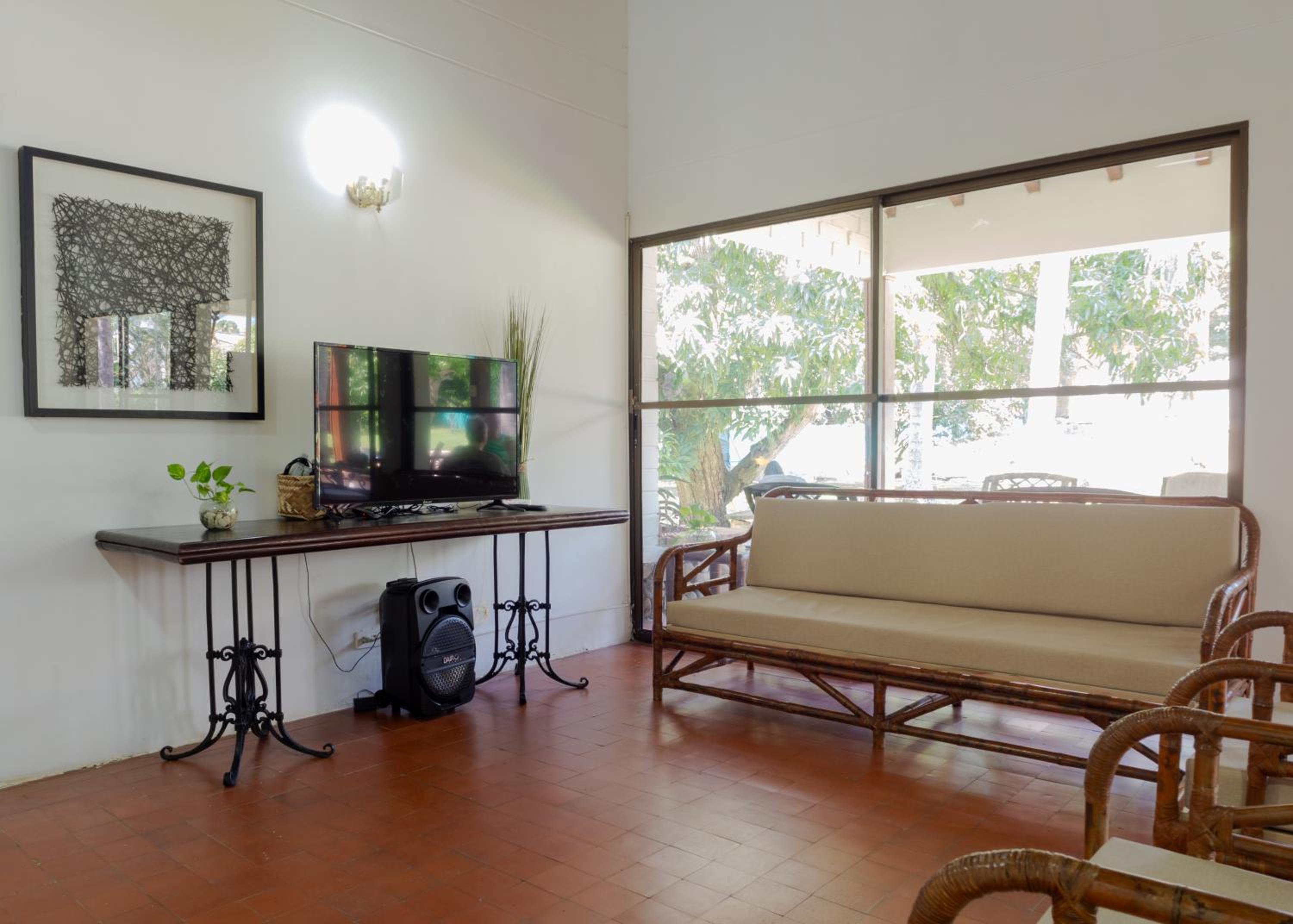 Santa Ana Colonial