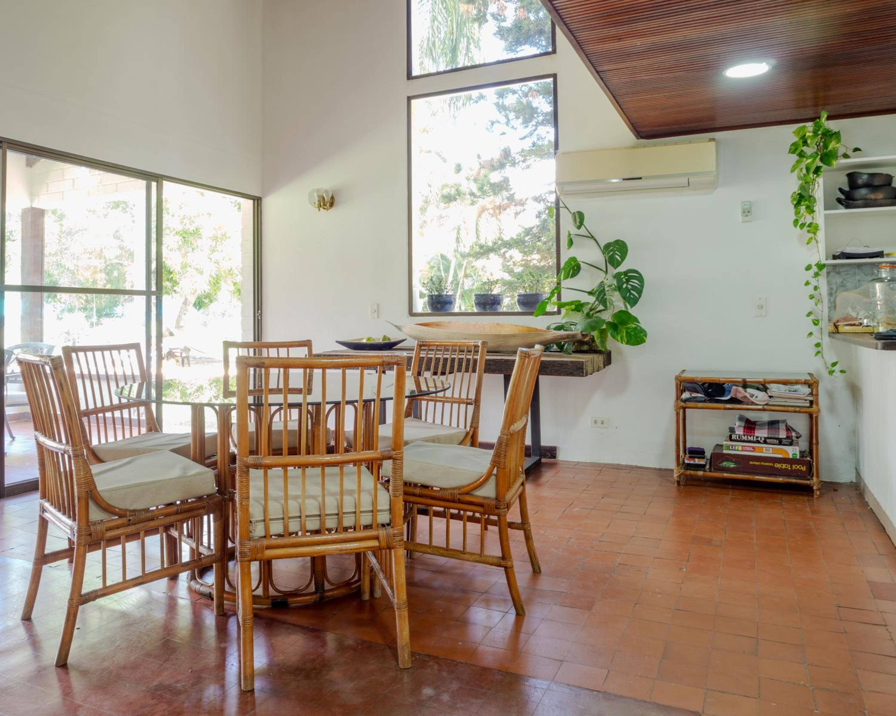 Santa Ana Colonial