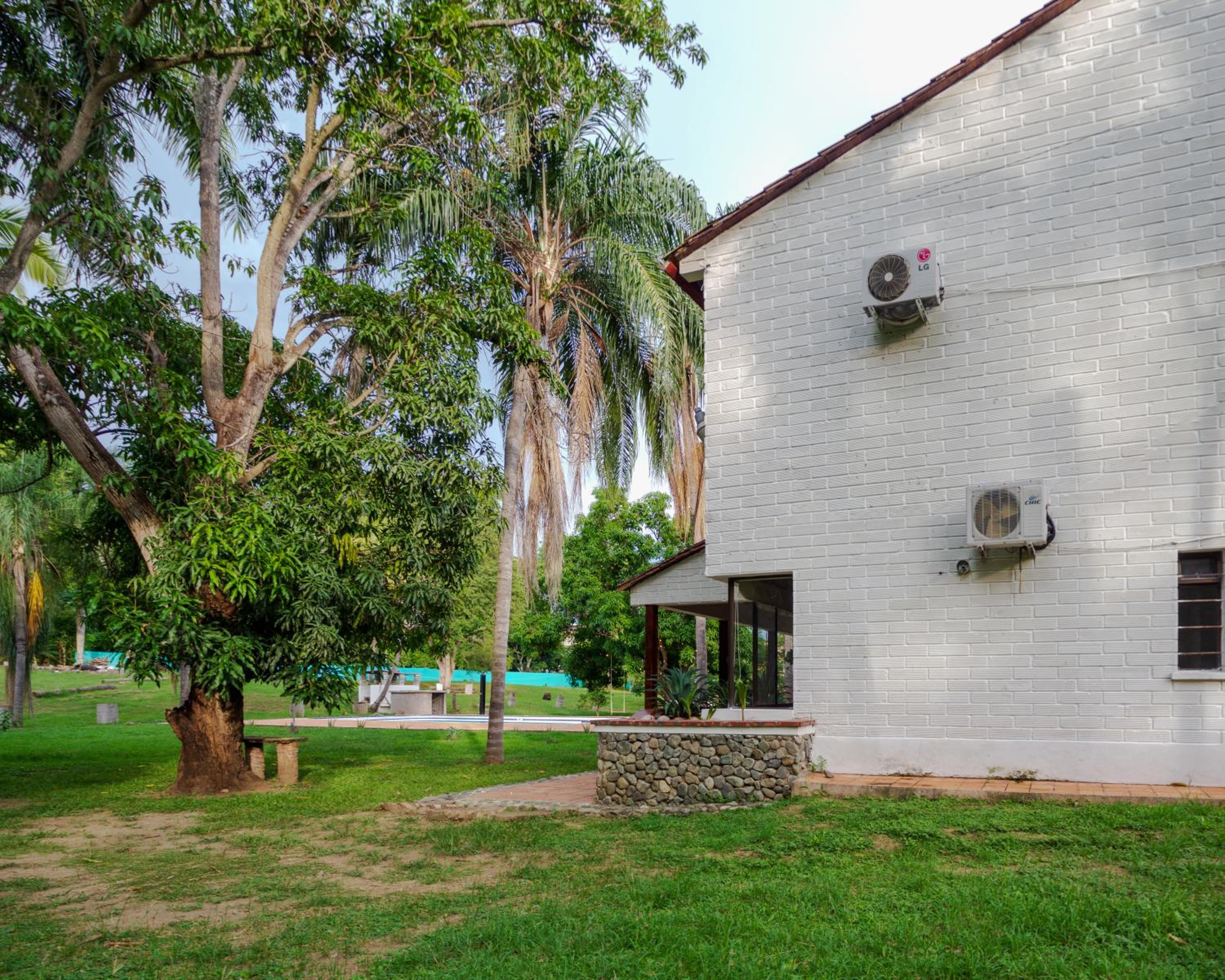 Santa Ana Colonial