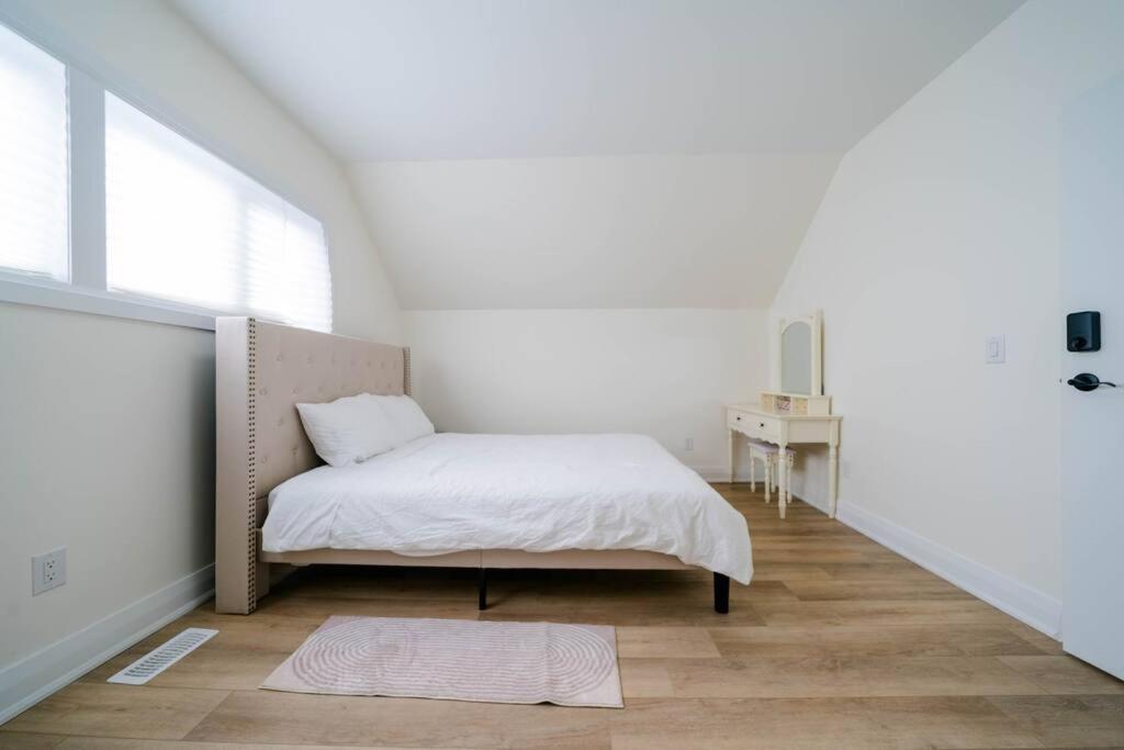 Renovated 3 Bedroom House-Niagara View