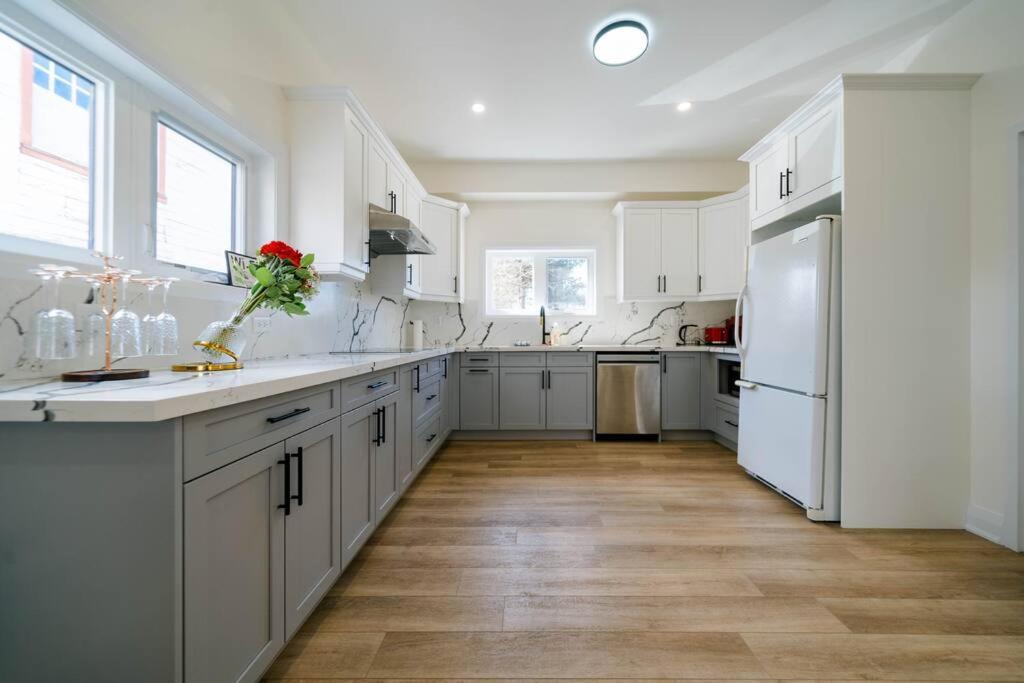 Renovated 3 Bedroom House-Niagara View