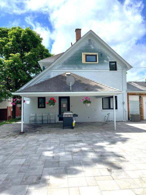 Renovated 3 Bedroom House-Niagara View