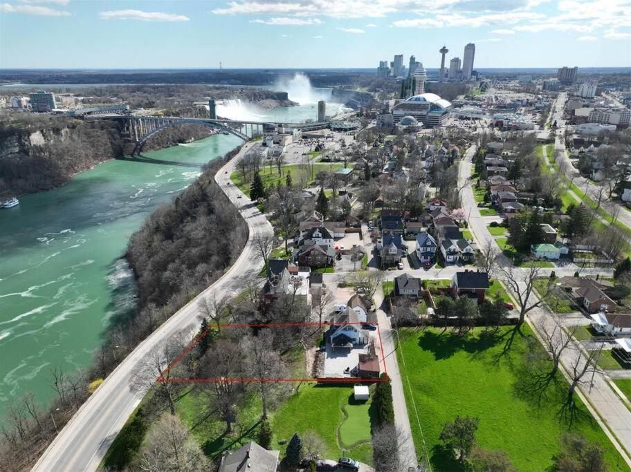 Renovated 3 Bedroom House-Niagara View