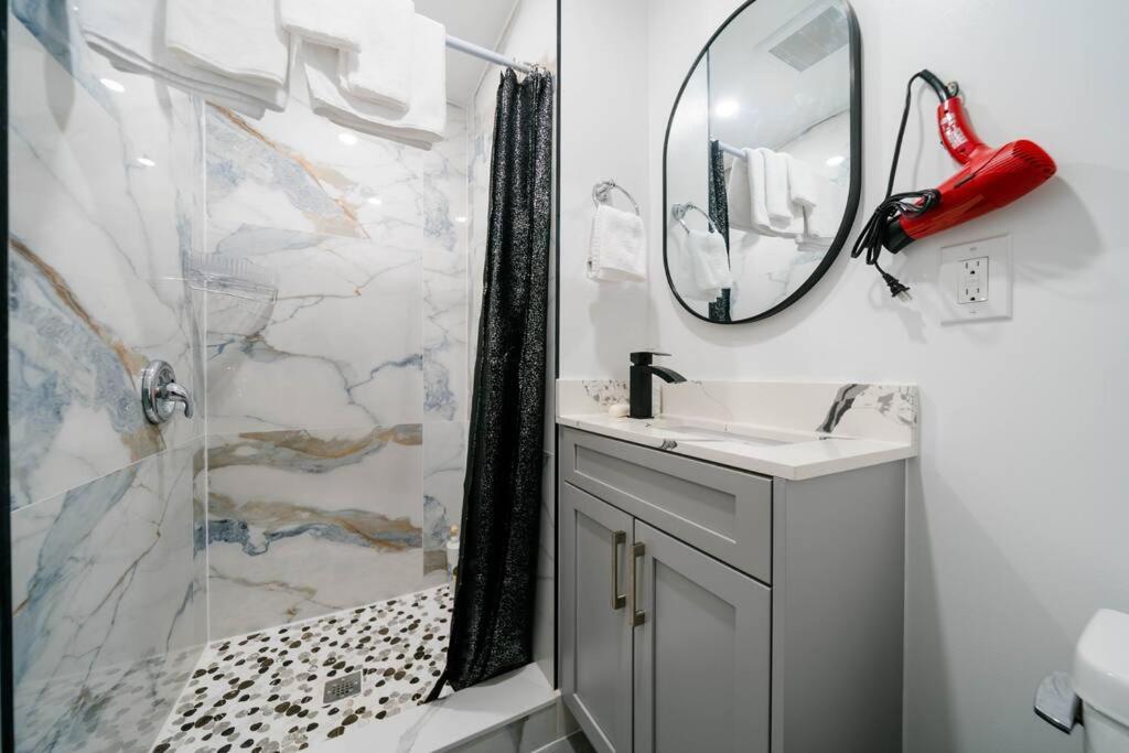 Renovated 3 Bedroom House-Niagara View