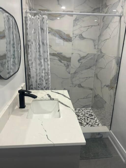 Renovated 3 Bedroom House-Niagara View
